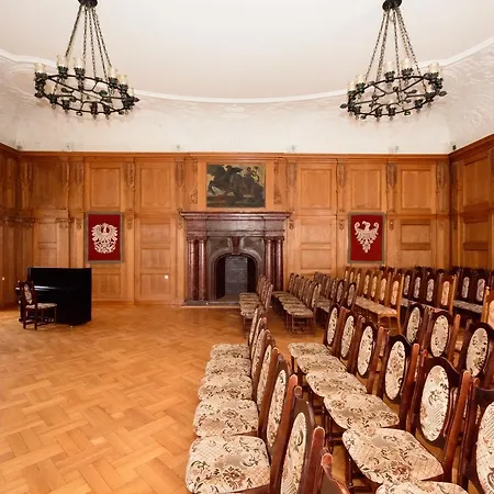 מלון Zamek Ksiazecy W Olesnicy *