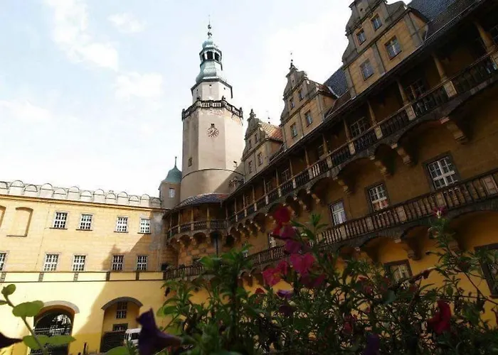 Zamek Ksiazecy W Olesnicy ホテル *